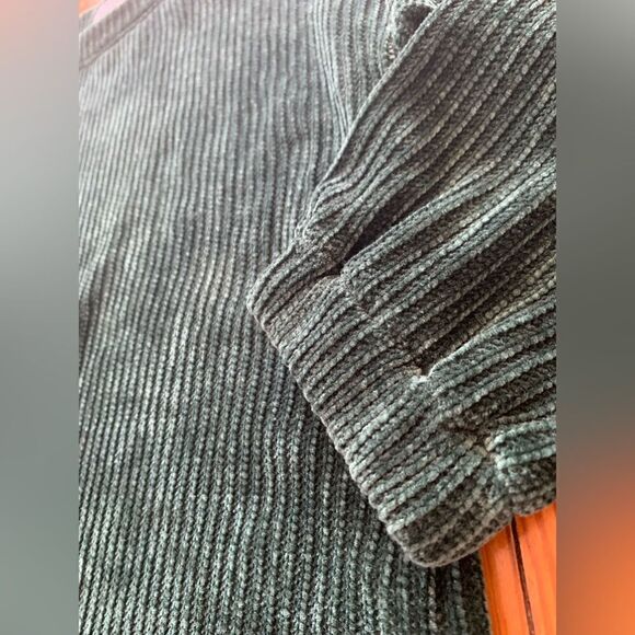 Two Old Navy Tops - Picture 3 of 7